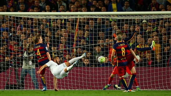 Karim Benzema scores acrobatic scissor kick goal in El Clasico