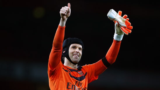 Arsenal keeper Cech delighted with EPL clean-sheets record