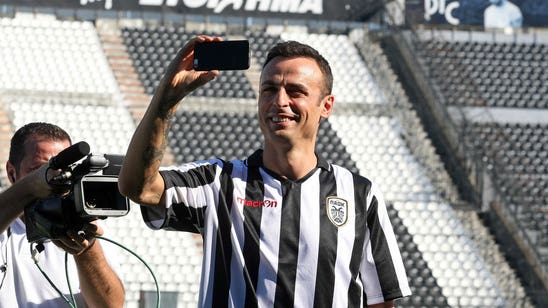 Ex-Man United striker Berbatov interviews himself on Facebook