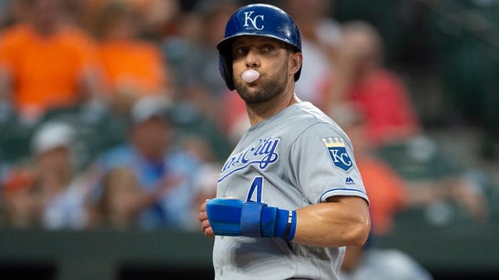 Gordon becomes free agent after exercising option, Royals declining it