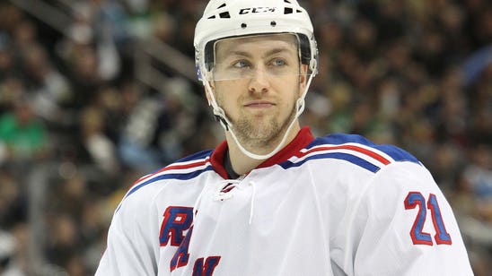 Rangers center Stepan out 4 to 6 weeks with broken ribs