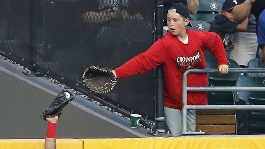 Young fan came this close to snagging a Kris Bryant home run