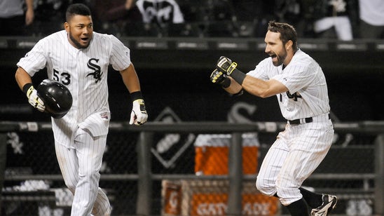 Eaton tries to bunt, then hits walk-off HR for White Sox