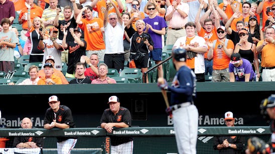Braves' Markakis gets standing ovation in return to Baltimore