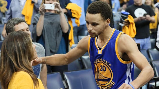 Seth, Stephen Curry's mother Sonya rocks both Warriors and Kings gear