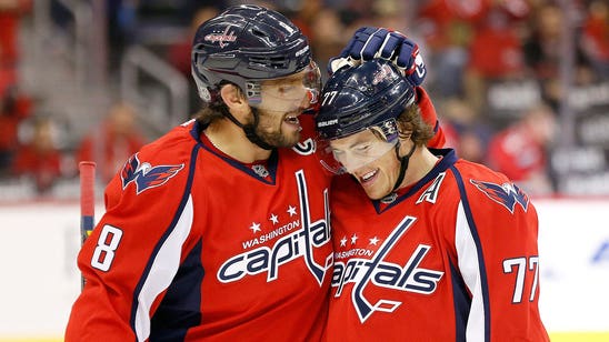 Capitals' Oshie cradles baby during hospital visit (PHOTO)