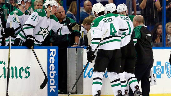Stars' Curtis McKenzie hospitalized, in 'excruciating pain' following massive hit