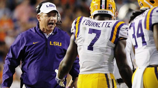 Les Miles takes adorable pic with Leonard Fournette's daughter