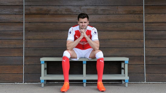 Arsenal: Carl Jenkinson Won't Actually Challenge Hector Bellerin