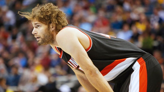 Robin Lopez talks mascots, answers age-old question -- about hot dogs