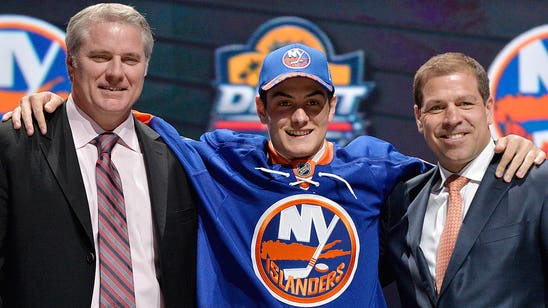 Isles' top pick Barzal tosses first pitch before no-hitter