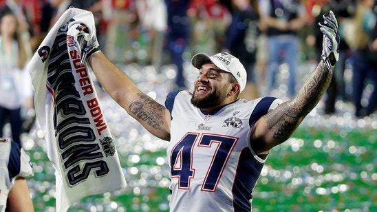 Patriots deal TE Hoomanawanui to Saints for DT Hicks