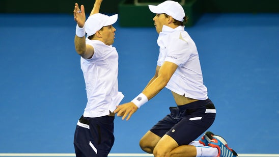 Davis Cup: Bryan brothers win to keep US alive vs. Britain