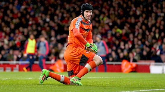 Petr Cech hurt at end of embarrassing Arsenal loss, will miss Spurs clash