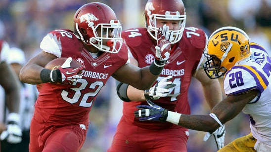 (WATCH) Arkansas players lift insane amount of weight under stadium lights