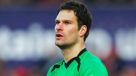 Chelsea favorites to sign Stoke's Begovic as replacement for Cech