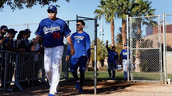 Dodgers' Hyun-jin Ryu 'behind,' might not be ready Opening Day