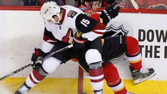 Elliott scores early in 3rd to lift Coyotes over Flames 2-1
