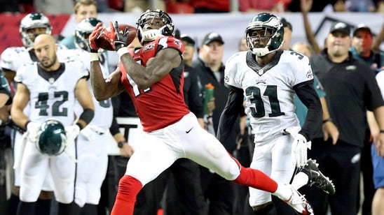 Maxwell learns lesson in Eagles' debut: No keeping up with this Jones