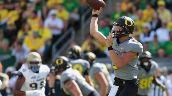 Oregon Ducks Defeat Pesky UC Davis, Troy Dye Leads Defense