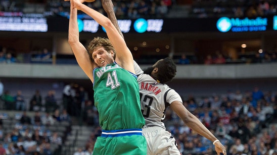 Harden heats up, helps Rockets win in Dallas without Howard