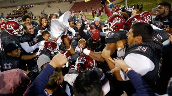 WATCH: New Mexico State wins on interception -- via the ankles