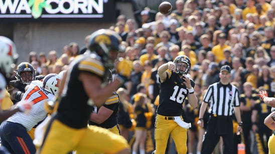 Hawkeyes QB Beathard fighting injuries as big game looms