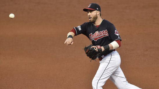 Jason Kipnis makes unbelievable bare-handed play