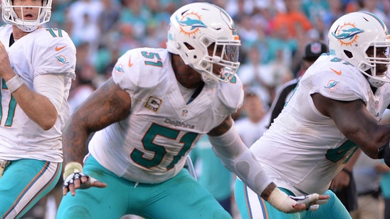Dolphins' Mike Pouncey aggravates hip injury, puts status in doubt