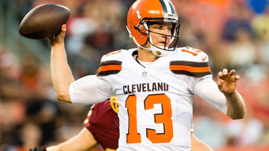 Still the starter, Browns QB McCown cleared after hurting finger vs. Bills