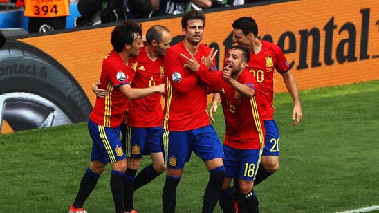 Pique's late header downs Czech Republic, hands Spain deserved win