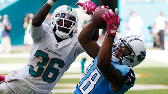 Dolphins struggle on offense despite big plays in loss to Titans