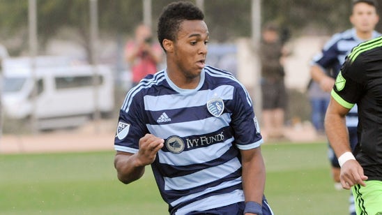 Erik Palmer-Brown enters shop window at FC Porto