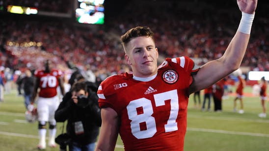 PHOTO: Nebraska WR withholds tip from waiter who apparently bashed 'Huskers