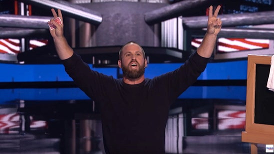Jon Dorenbos wows Aaron Rodgers, NFL players with final 'AGT' magic trick