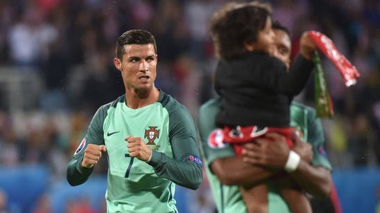 Portugal coach says Ronaldo knows how to deal with pressure