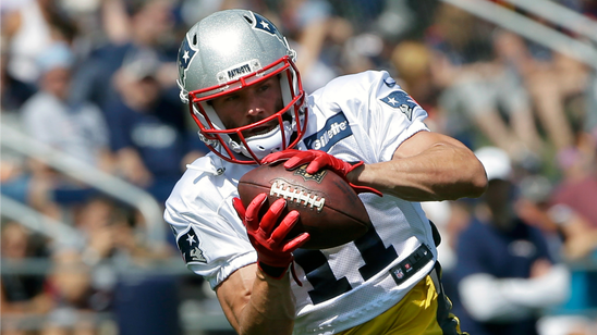 Patriots WR Julian Edelman reportedly leaves practice with injury