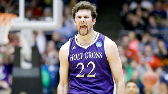 Holy Cross gets 1st win in NCAAs since 1953, will face 1-seed Oregon