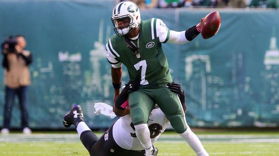 Jets QB Geno Smith replaced by Ryan Fitzpatrick after suffering knee injury