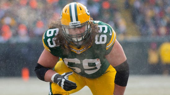 Packers' David Bakhtiari being treated for a knee injury