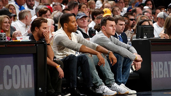 Manziel receives words of support from Mike Pettine, LeBron James