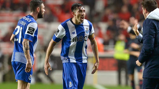 Hector Herrera helps Porto rally back to stun rival Benfica