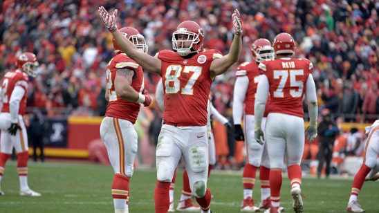 Chiefs hit Oakland with franchise history, AFC West title in play