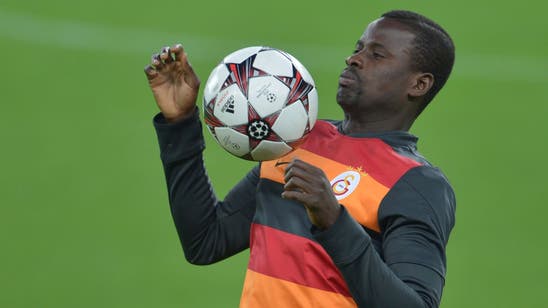 Sunderland sack defender Eboue over agent pay dispute