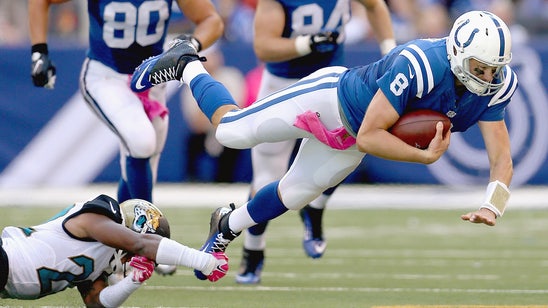 WATCH: Hasselbeck receives hero's welcome in Colts' locker room