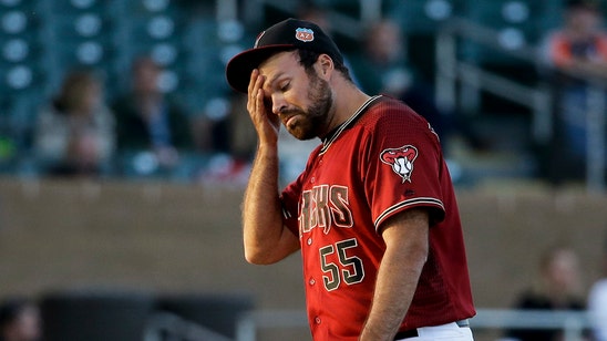 Shoulder issue clouds Collmenter's status for opening day