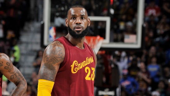 NBA: LeBron should have been T'd up for hanging on the rim after monster dunk vs. Warriors