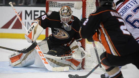 Gibson makes 39 saves, Ducks hold off Canadiens 2-1