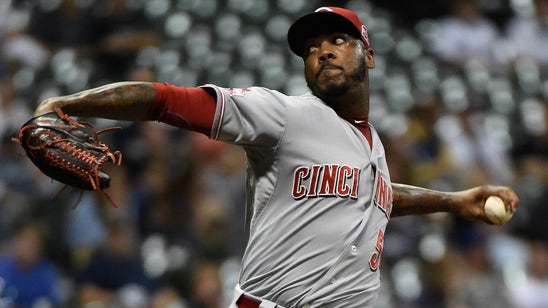 Yankees acquire hard-throwing lefty Aroldis Chapman from Reds