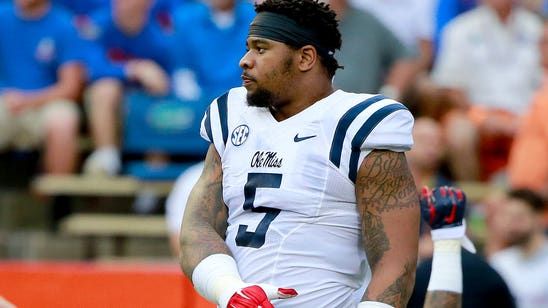 Ole Miss' Nkemdiche leaves game after suffering concussion